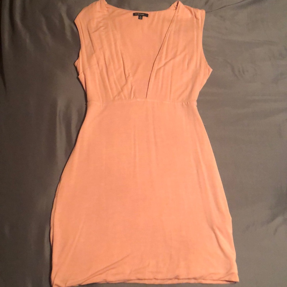 Mini light pink dress with open chest